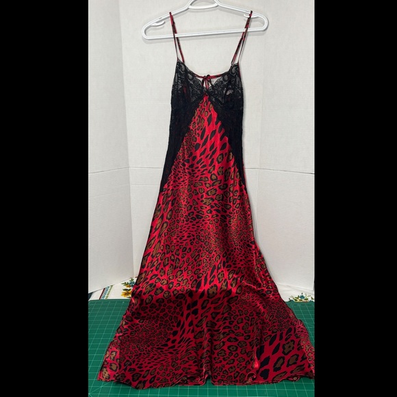 La Vie En Rose Other - La Vie En Rose Red & Black Satin Leopard Slip Dress Nightgown Lace Detail